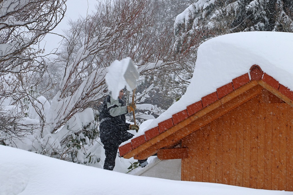 屋根の雪降ろし